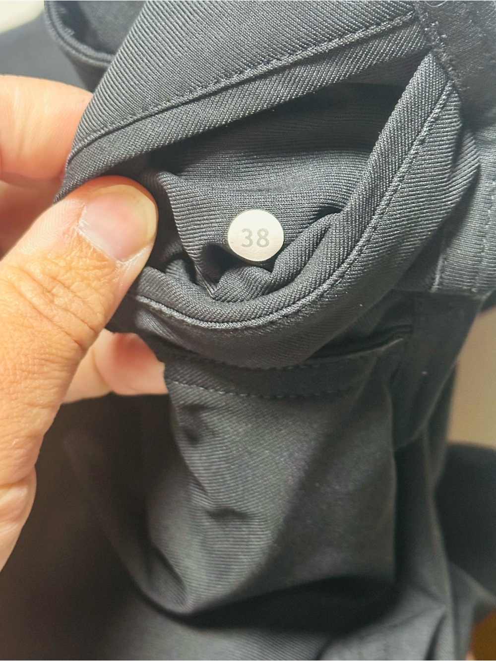 lululemon athletica Men's Black Flat-Front Performance Shorts - Picture 7 of 7